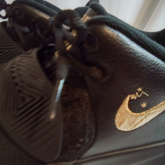 Nike Kyrie Flytrap 3 Black Metallic Gold Men's shoes size 8.5 BQ3060 008 - Picture 7 of 12